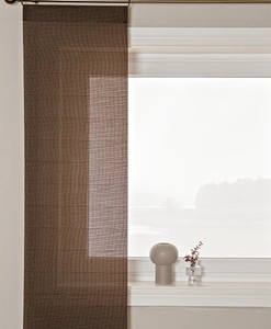 Brun panelgardin med struktur