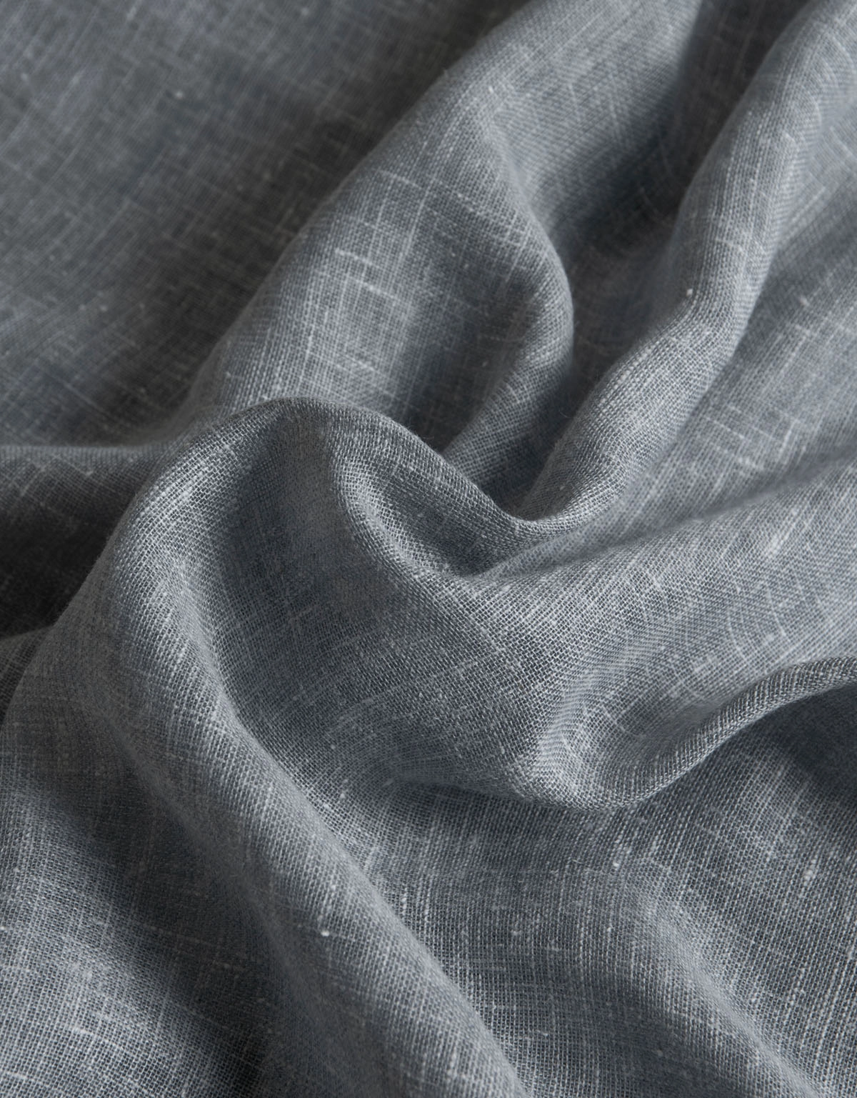 Närbild på gardintyg Saga i blått