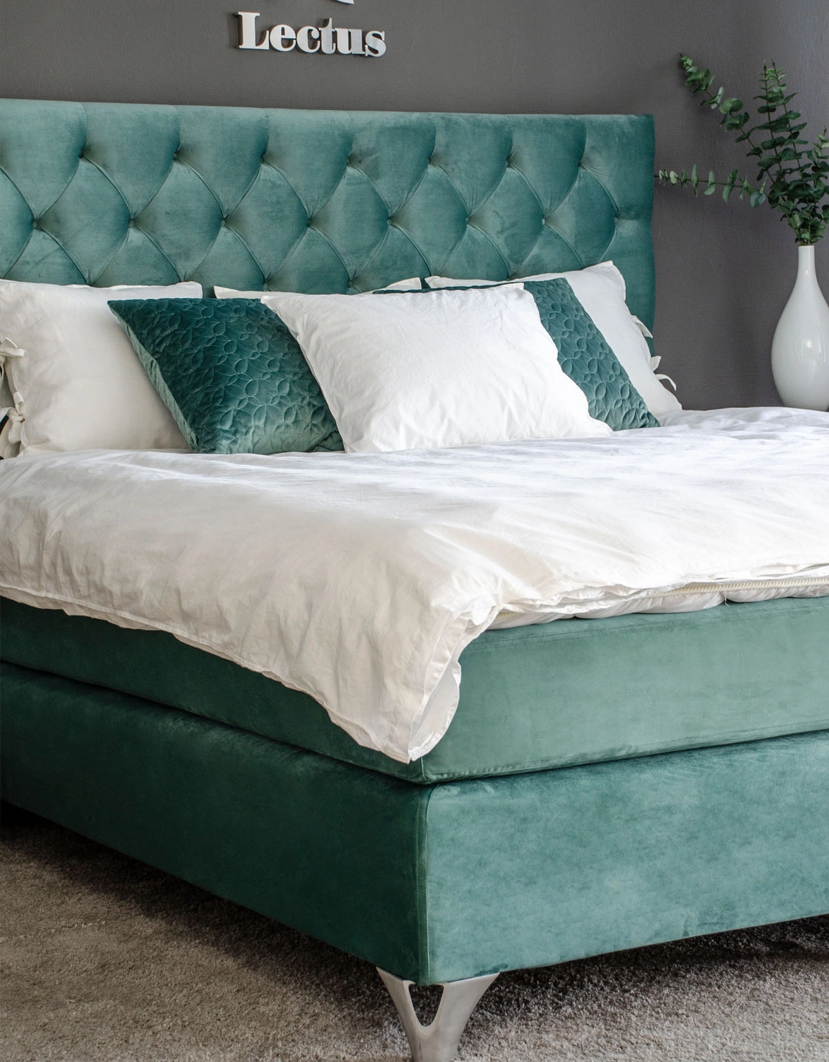 Sänggavel i grön sammet