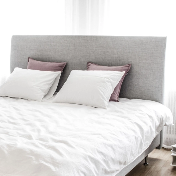 Ljusgrå sänggavel till dubbelsäng