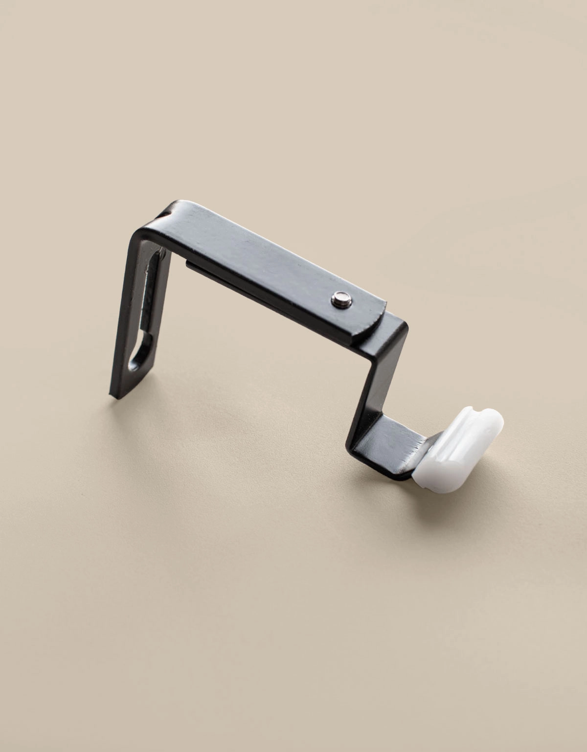 Svart väggfäste till gardinskena Alu Dream