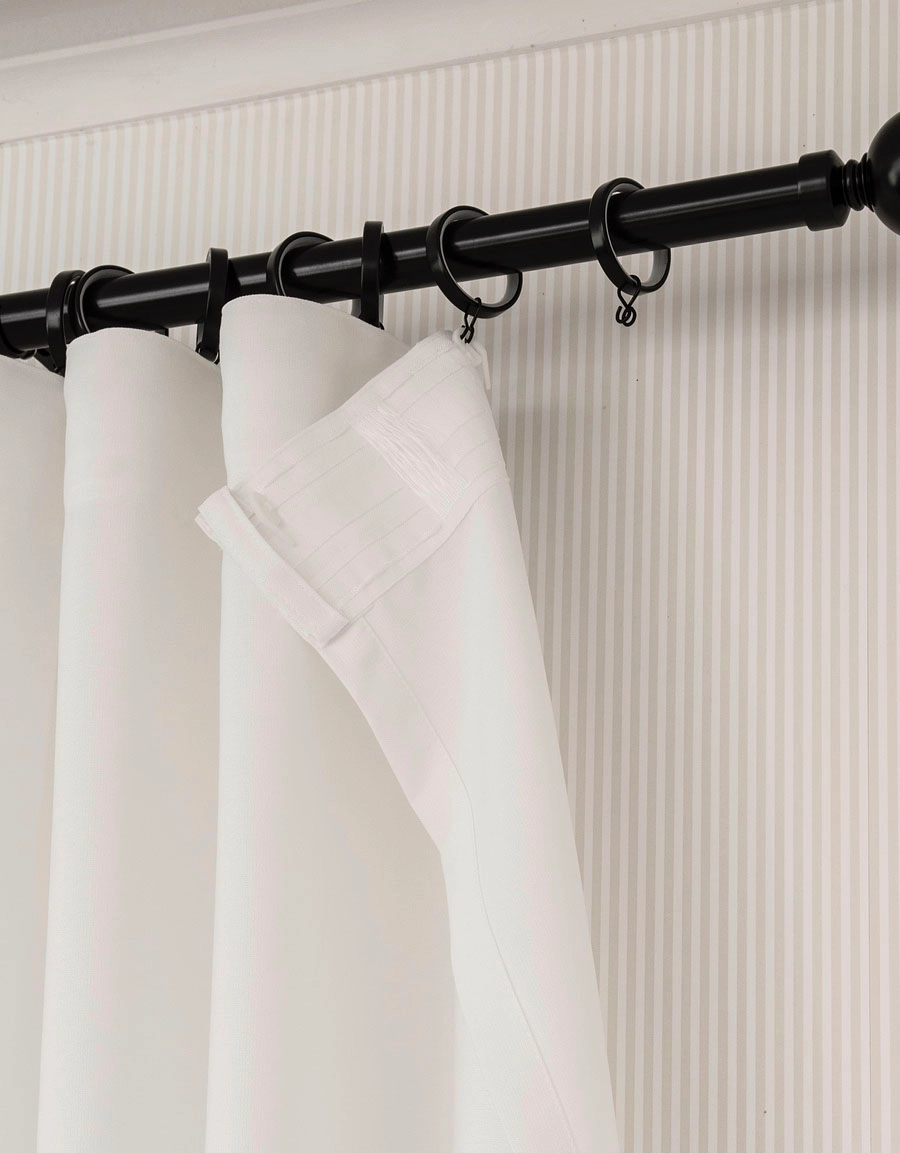 Gardinringar i svart, Gloria