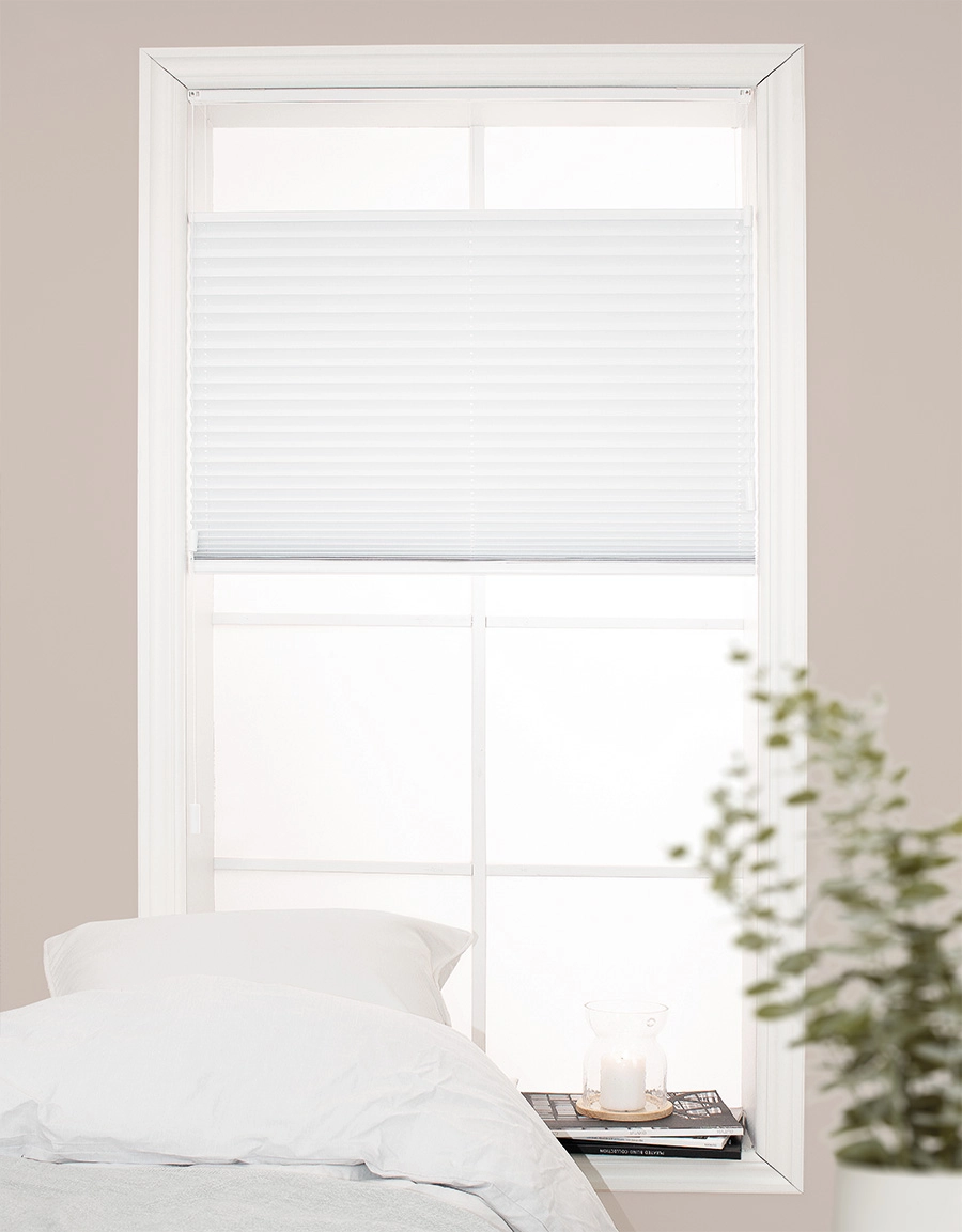 Plisségardin i fönster