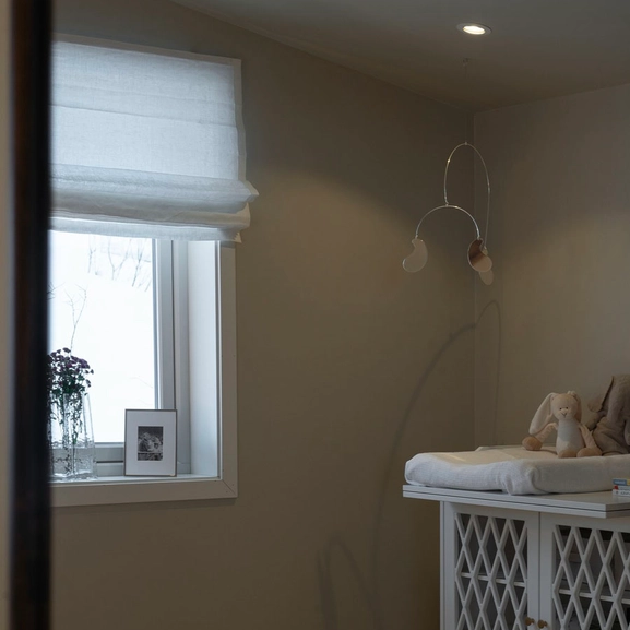 Hissgardin Linnea i vitt