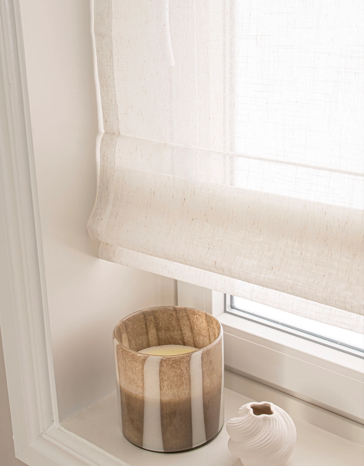 Ljusbeige avskärmande hissgardin