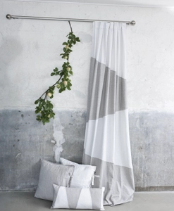 Gardin Vinkla med vita och grå sneda rutor