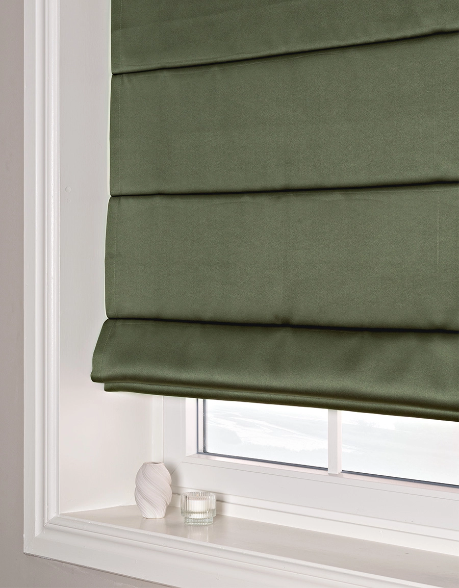 Mörkläggande hissgardin Stilla mörkgrön med lina