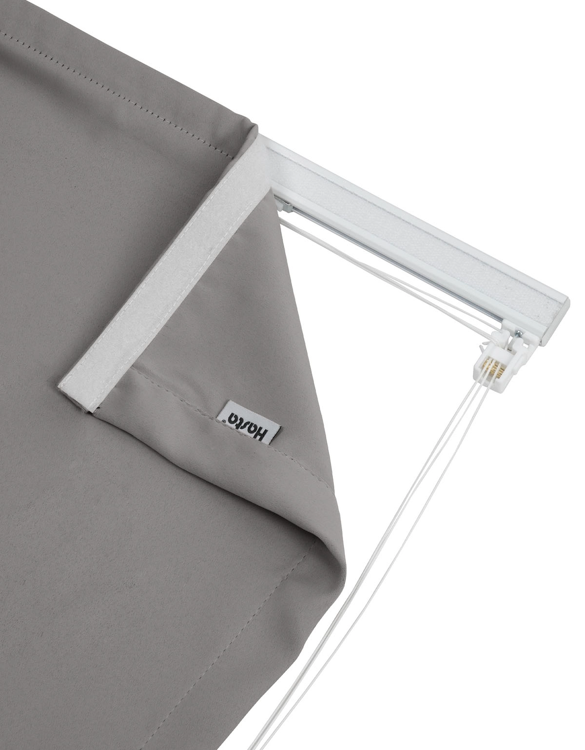 Närbild på mörkläggande hissgardin Svala, grå