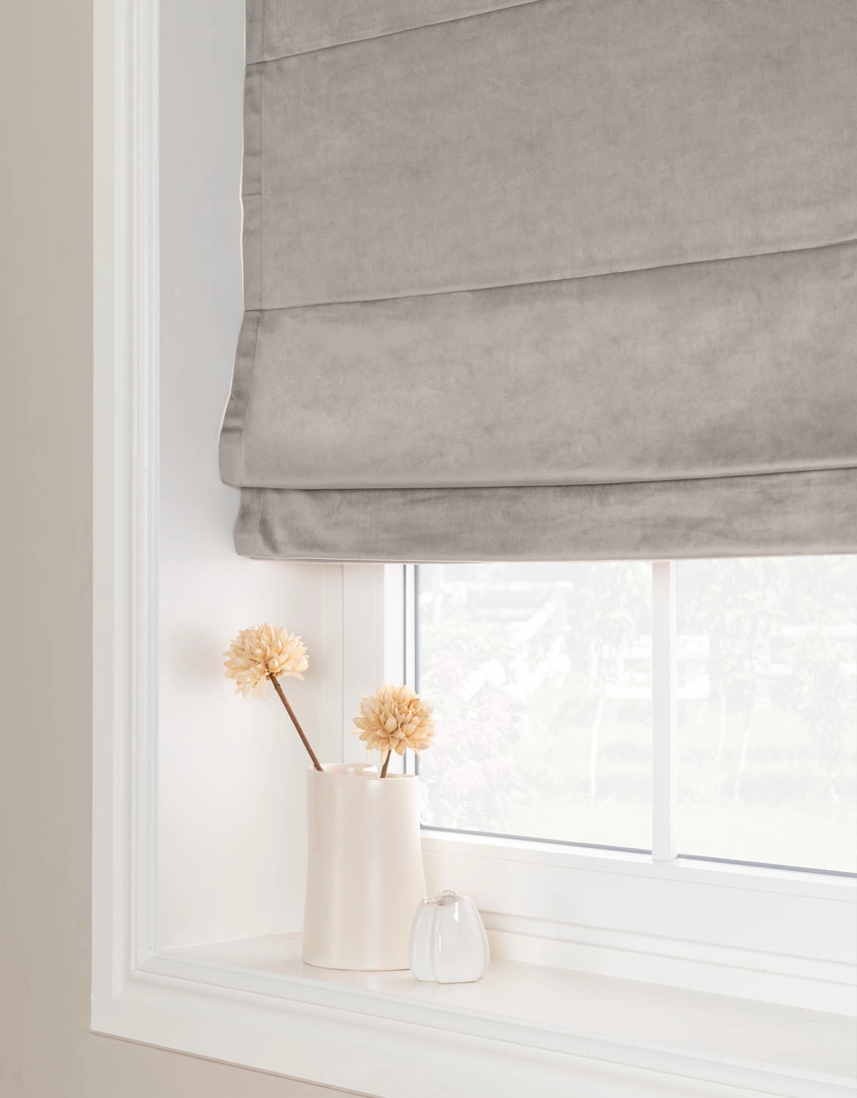 Varmgrå hissgardin i sammet