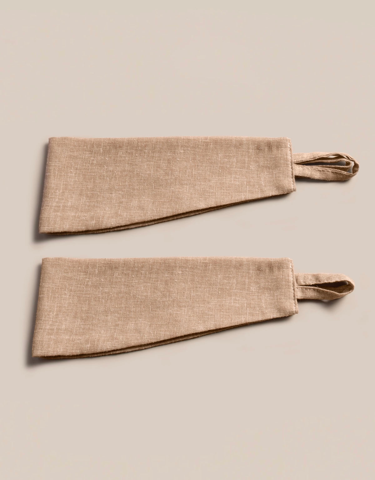 Gardinomtag i beige tyg