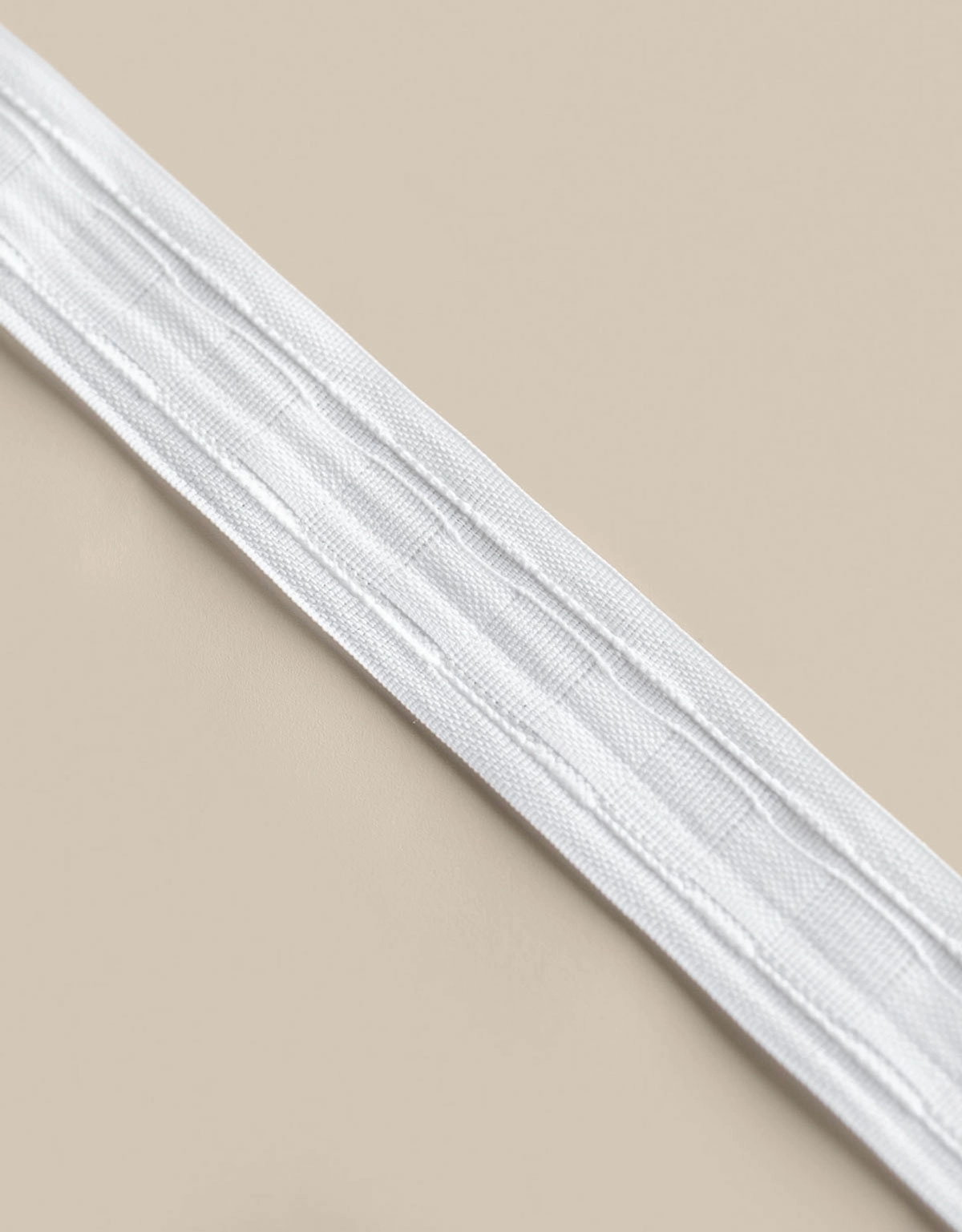 Vitt rynkband till gardiner