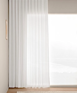 Avskärmande vit gardin i dubbelbredd med struktur i tyget