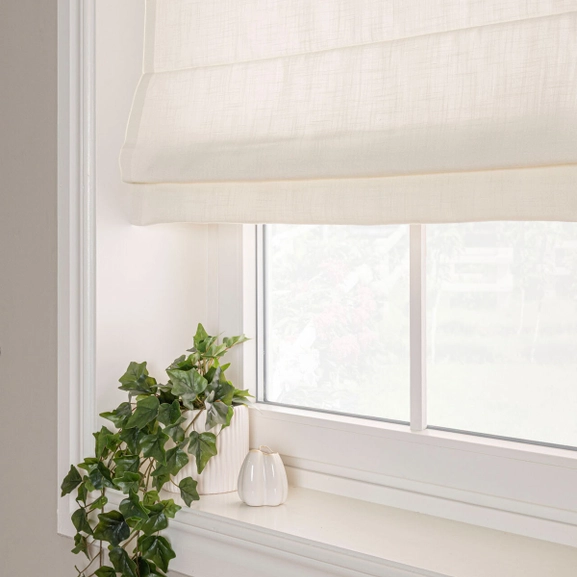 Varmvit hissgardin i linneblandning