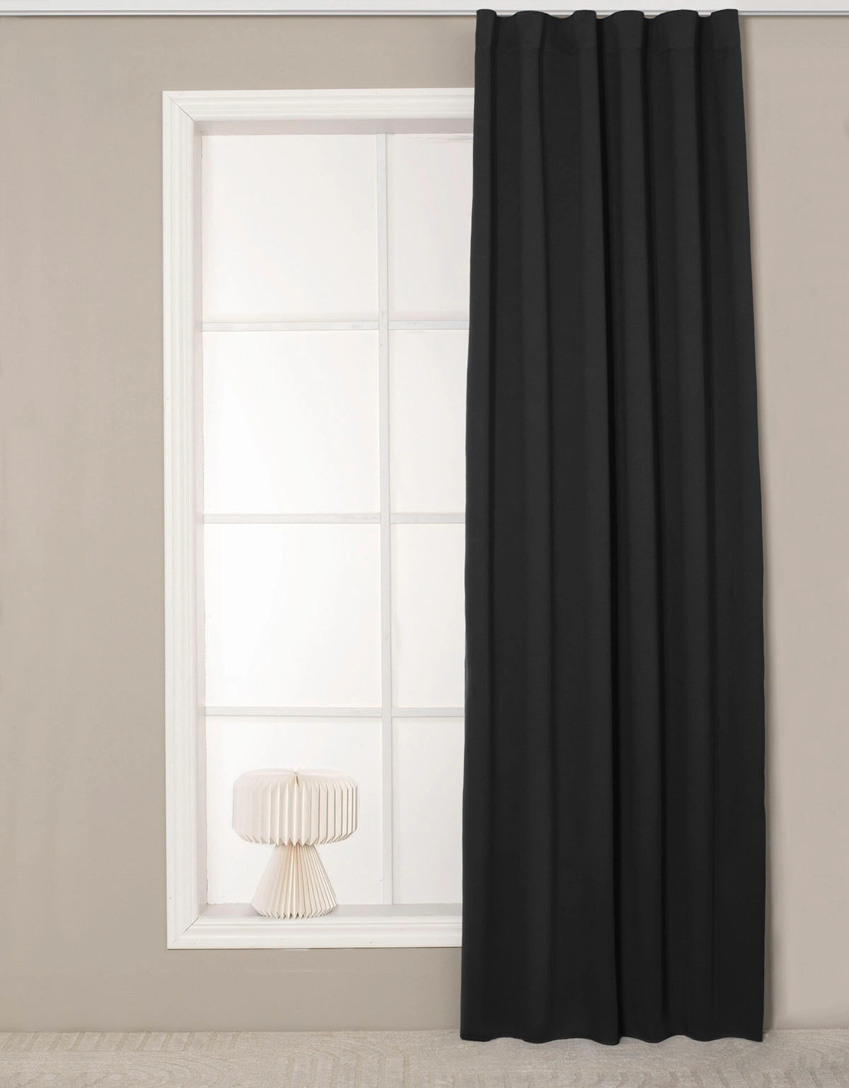 Svart mörkläggande gardin