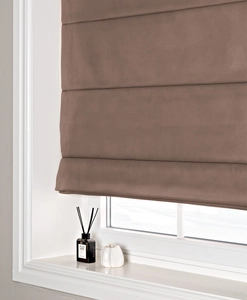 Mörkläggande hissgardin Hawick brun med lina