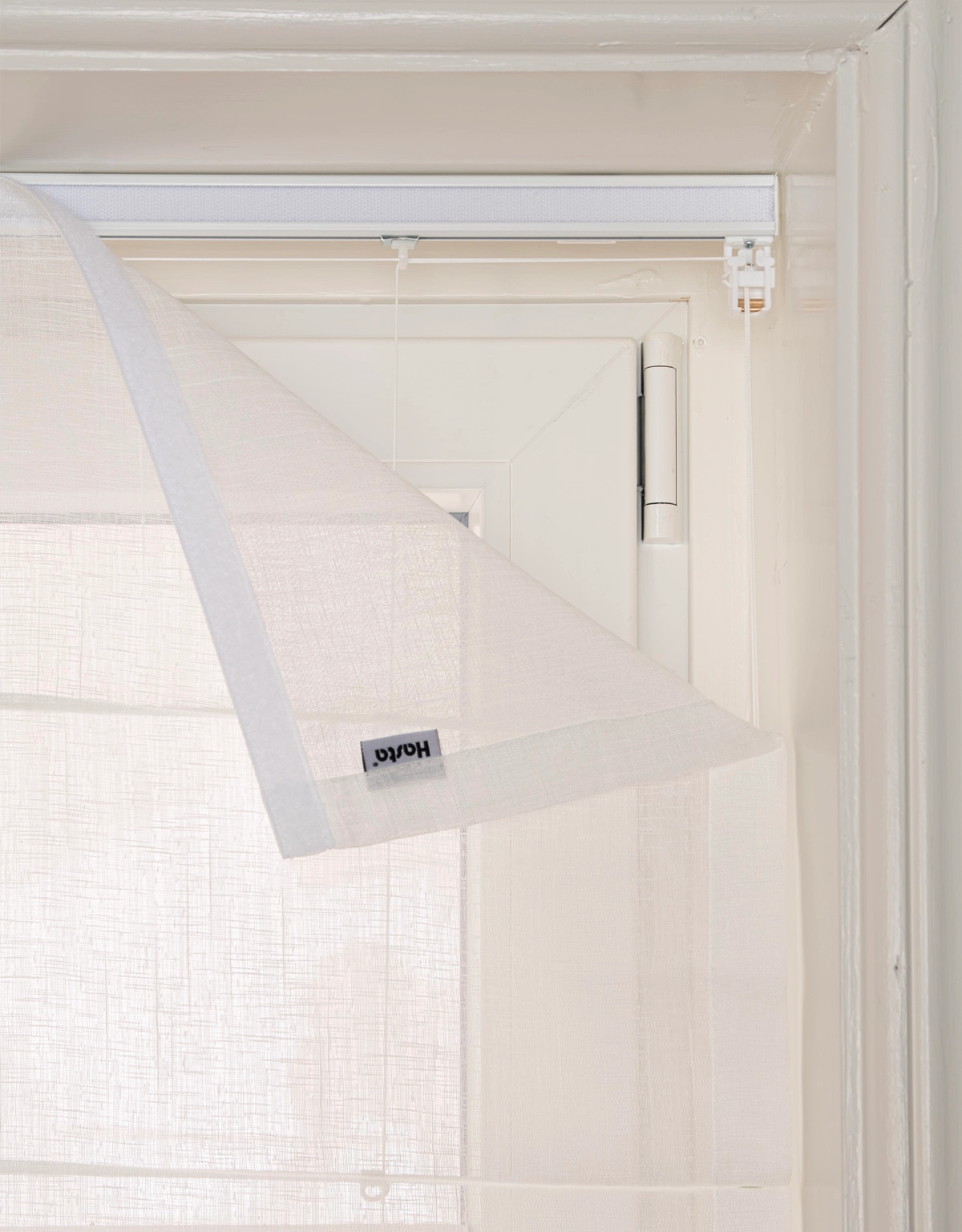 Avskärmande vit hissgardin