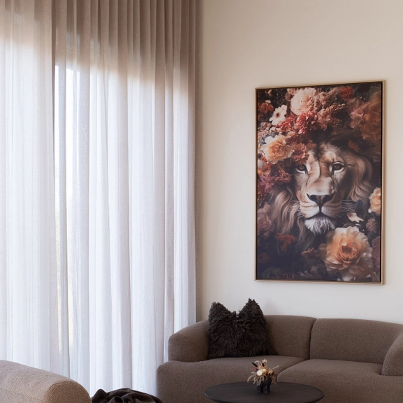 Beige gardin i vardagsrum