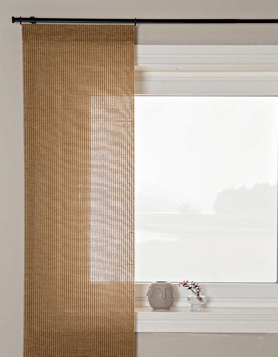 Naturfärgad rustik panelgardin