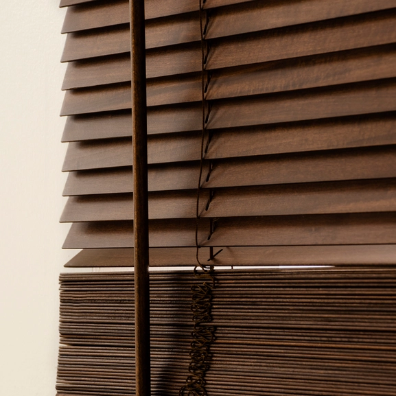 Träpersienn In Time, lamellbredd 27 mm, kaffe