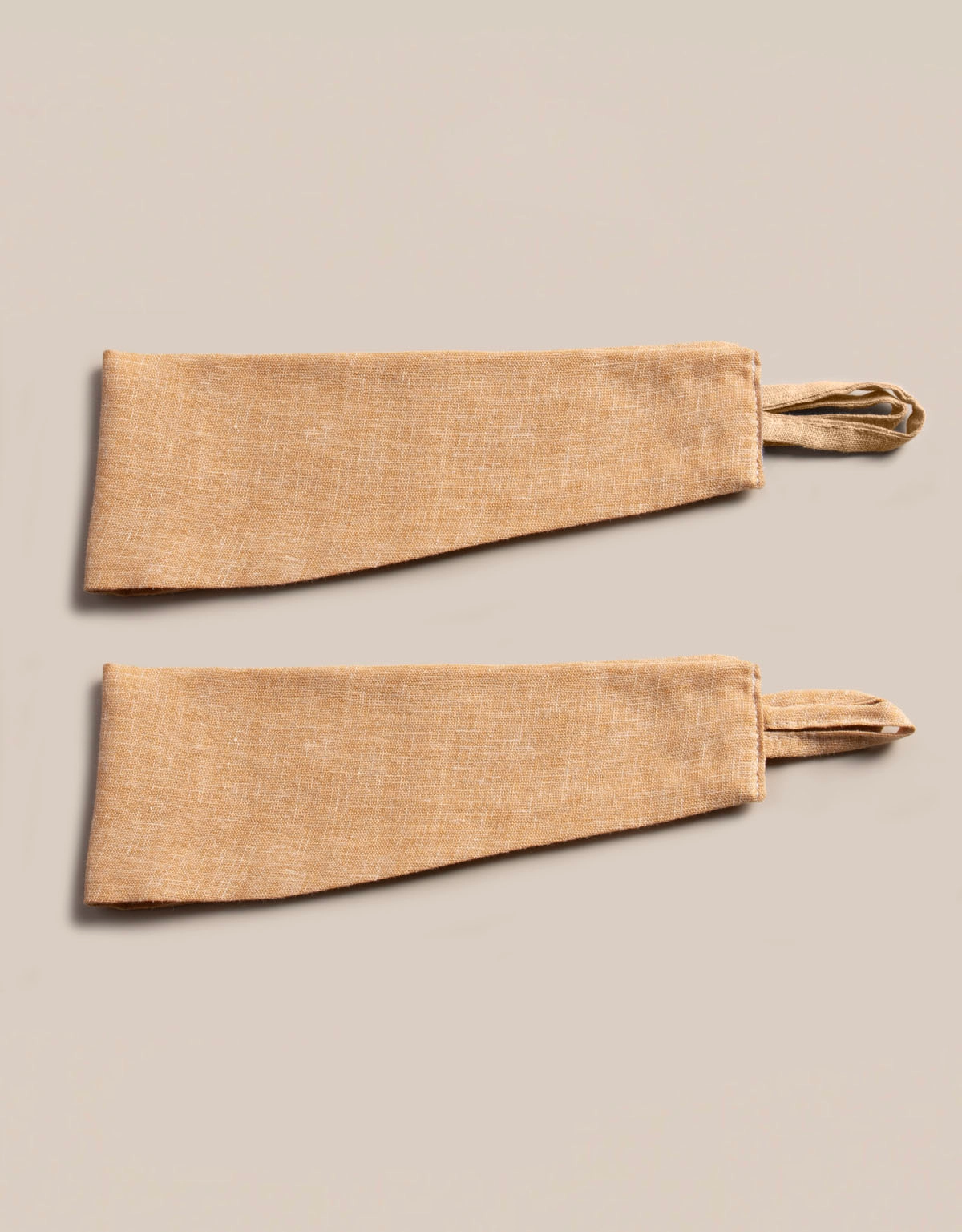 Gardinomtag i gult tyg