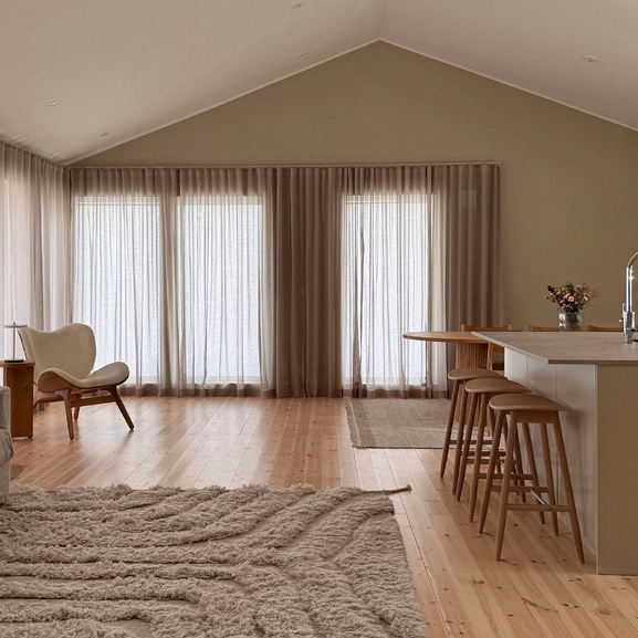 Beige avskärmande gardin Saga