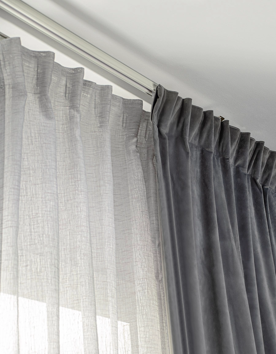 Curtain rail with double curtains