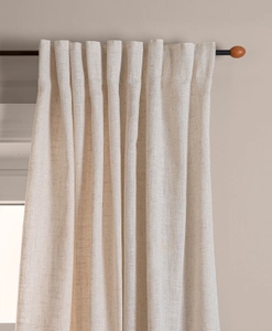 Svart gardinstång med oval knopp i trä