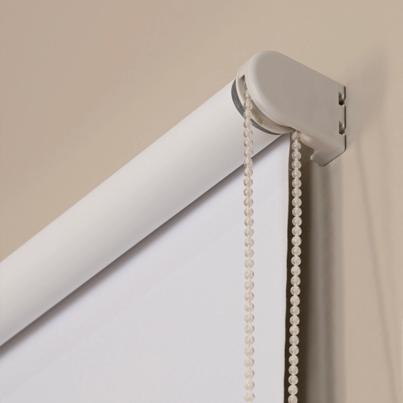 Vit mörkläggande rullgardin, mekanism