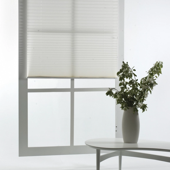 Sollin pleated blind, white