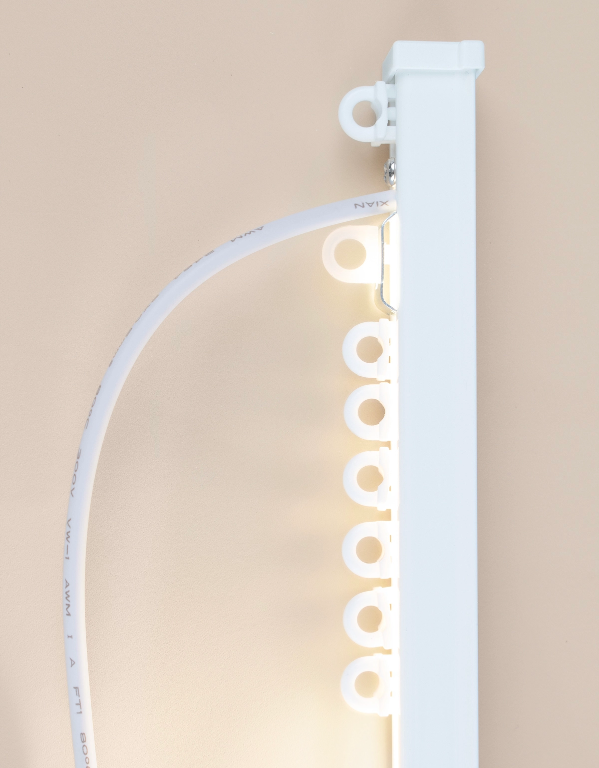 Ambiance skena, vit, takmonterad med led belysning
