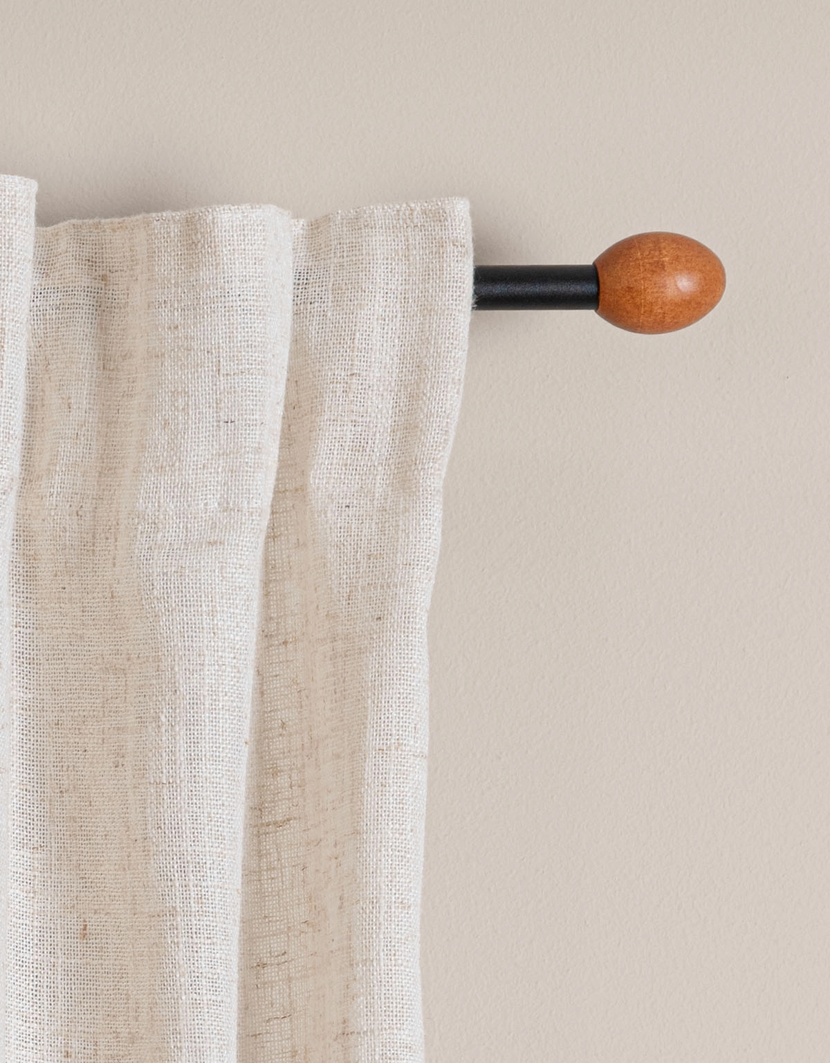 Oval ändknopp i körsbärsfärgat trä