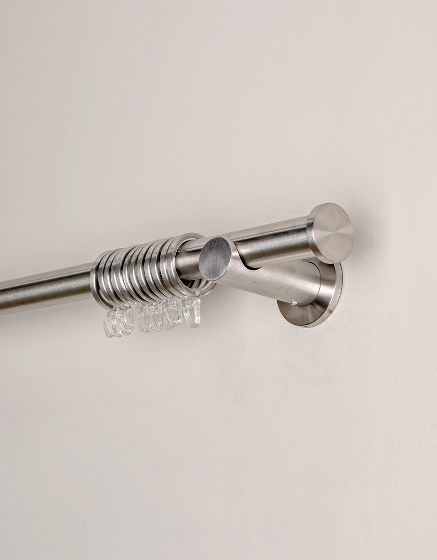 Gardinstång i rostfritt stål med gardinringar