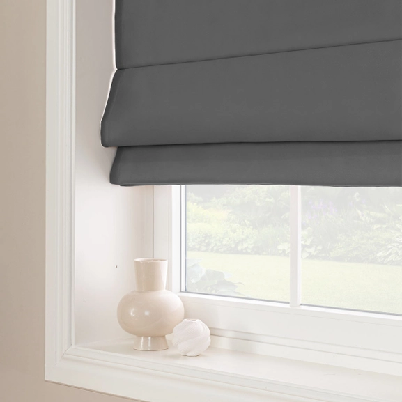 Mörkgrå mörkläggande hissgardin