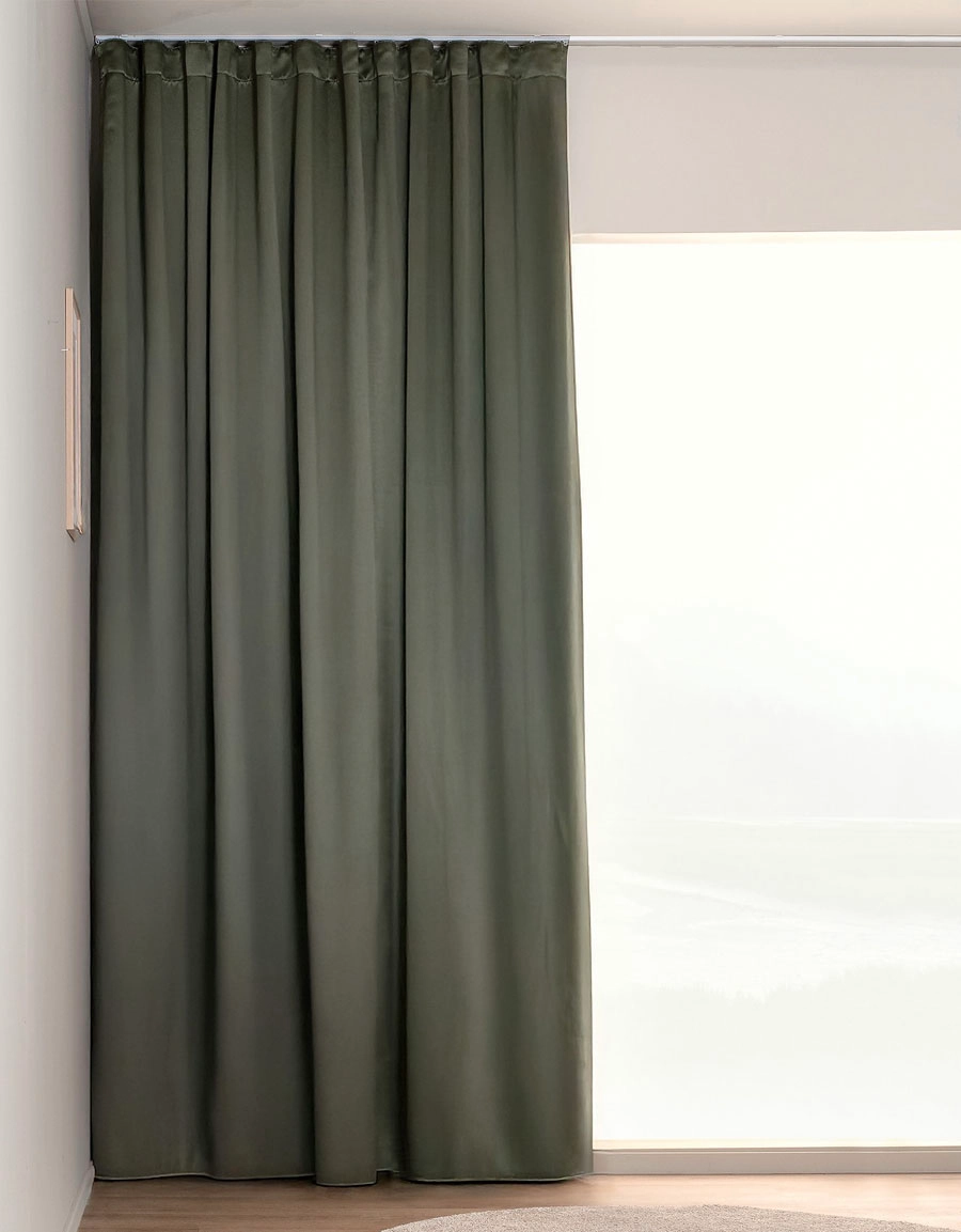 Mörkläggande grön gardin