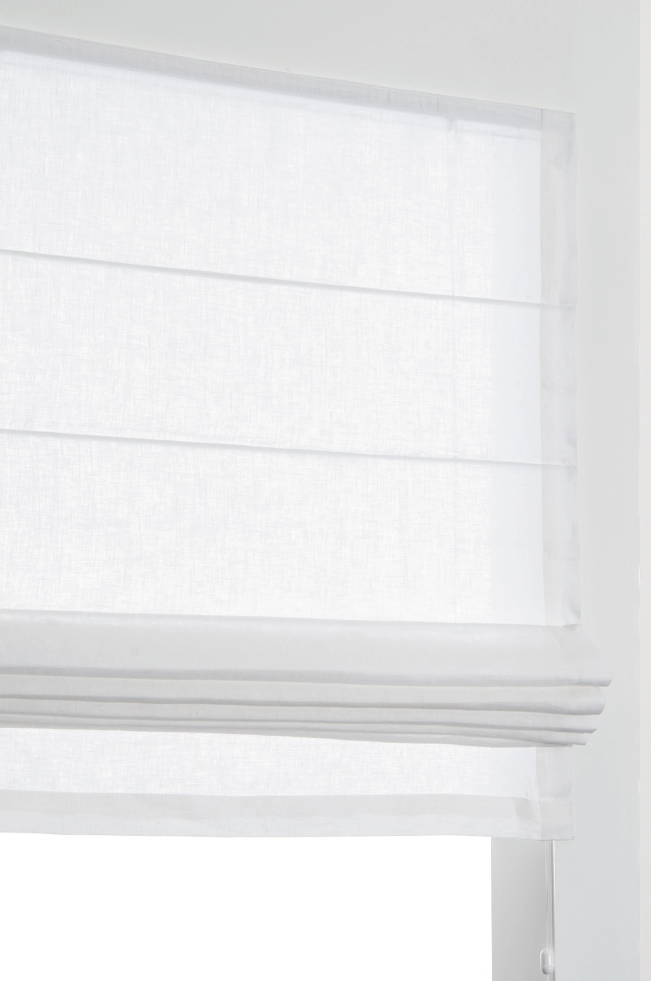 Vit hissgardin i linne