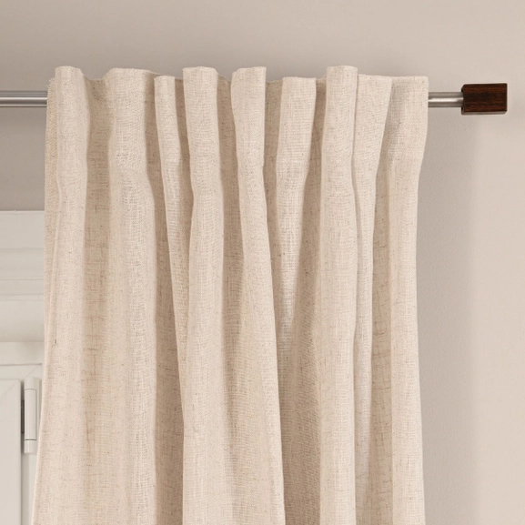 Gardinstång med knopp i kaffefärgat trä