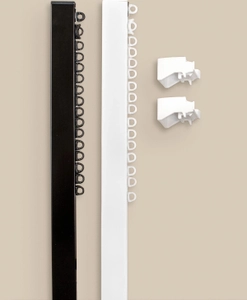 Svart och vit gardinskena Alex med takfästen