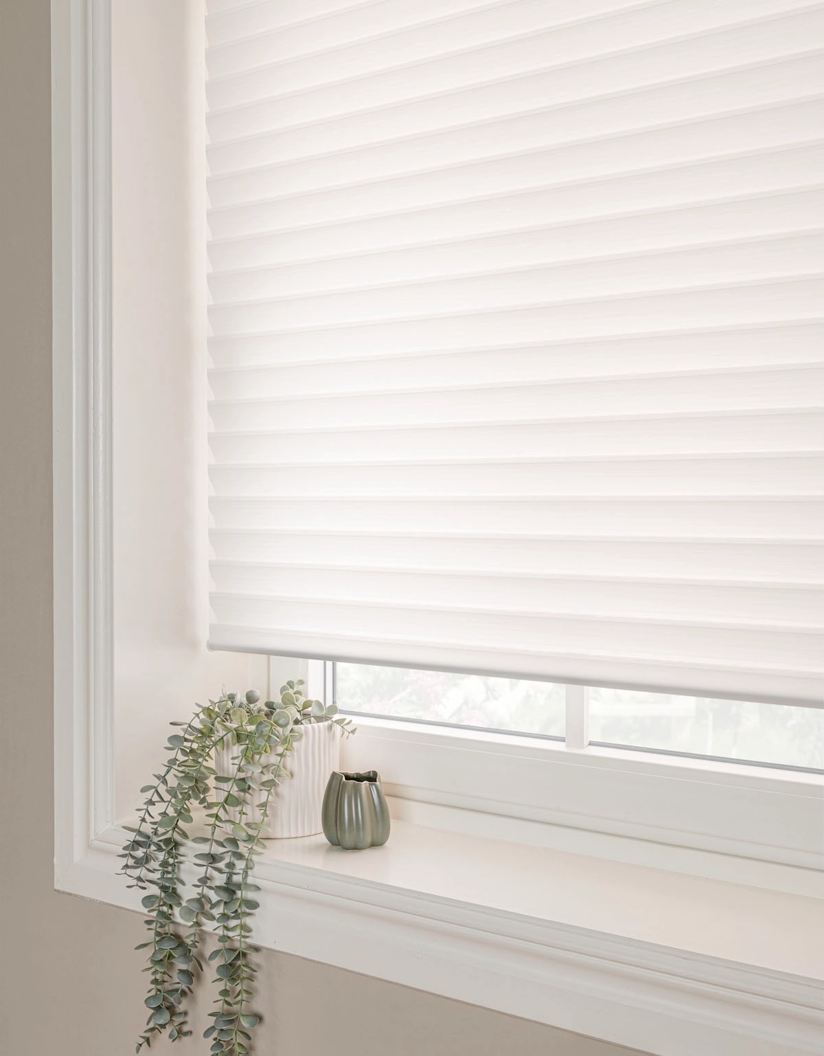 Rullgardin med textillameller i vitt