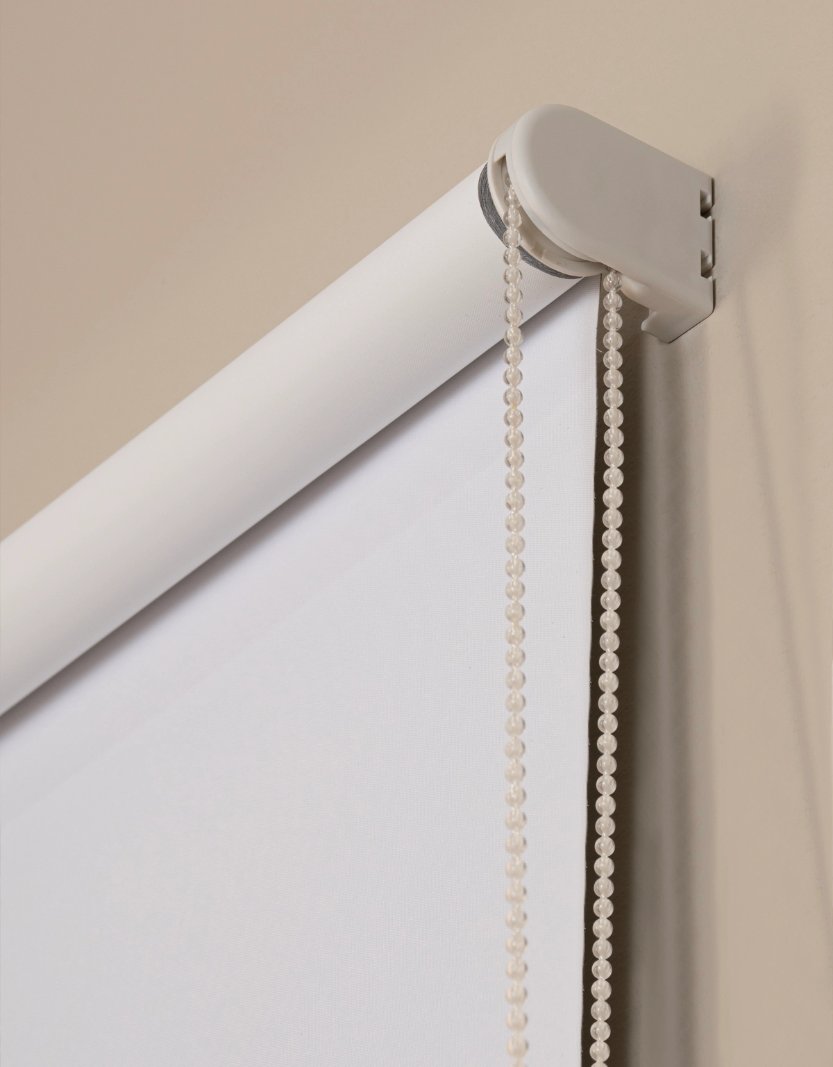 Vit mörkläggande rullgardin, mekanism