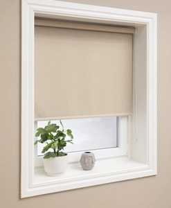 Mörkläggande rullgardin med textilkänsla