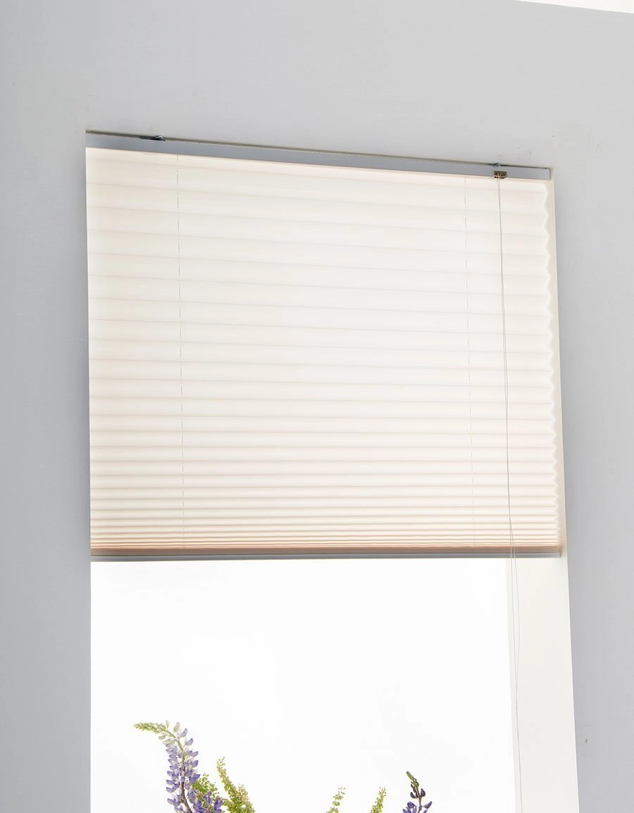 Accord pleated blind free-hanging