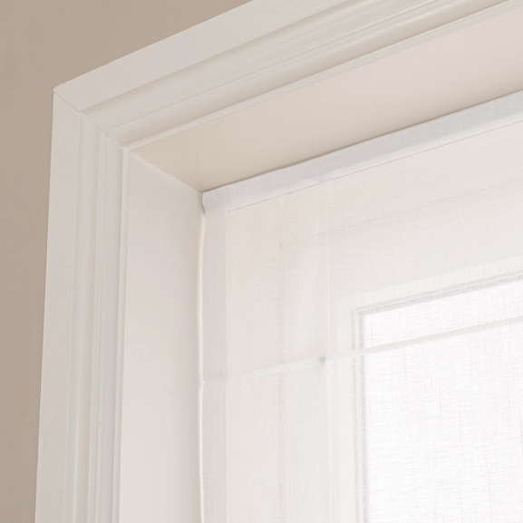 Avskärmande vit hissgardin