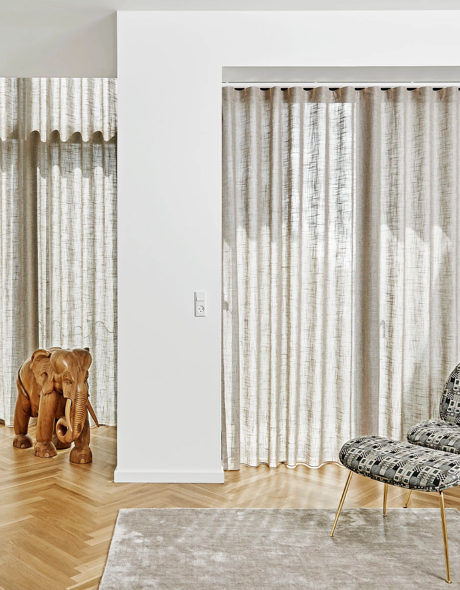 Superellipse curtain rail