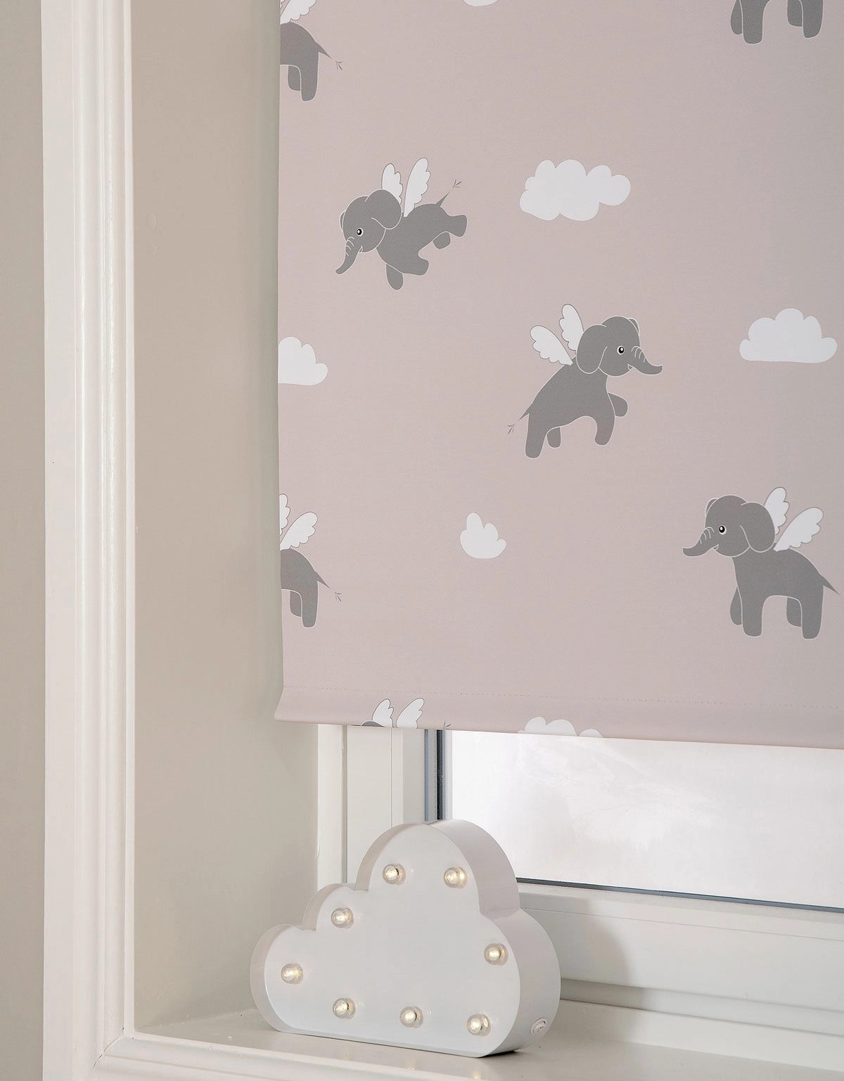 Rullgardin-Elefanter-med-vingar-beige