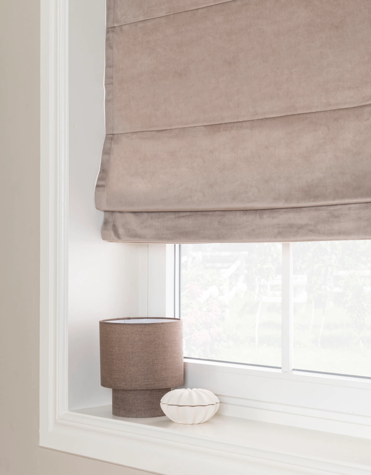 Beige hissgardin i sammet