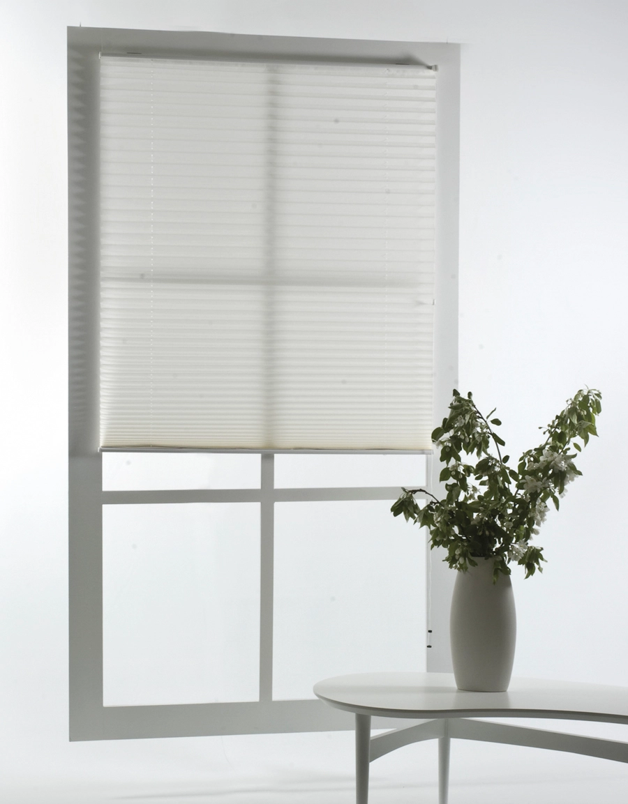 Sollin pleated blind, white