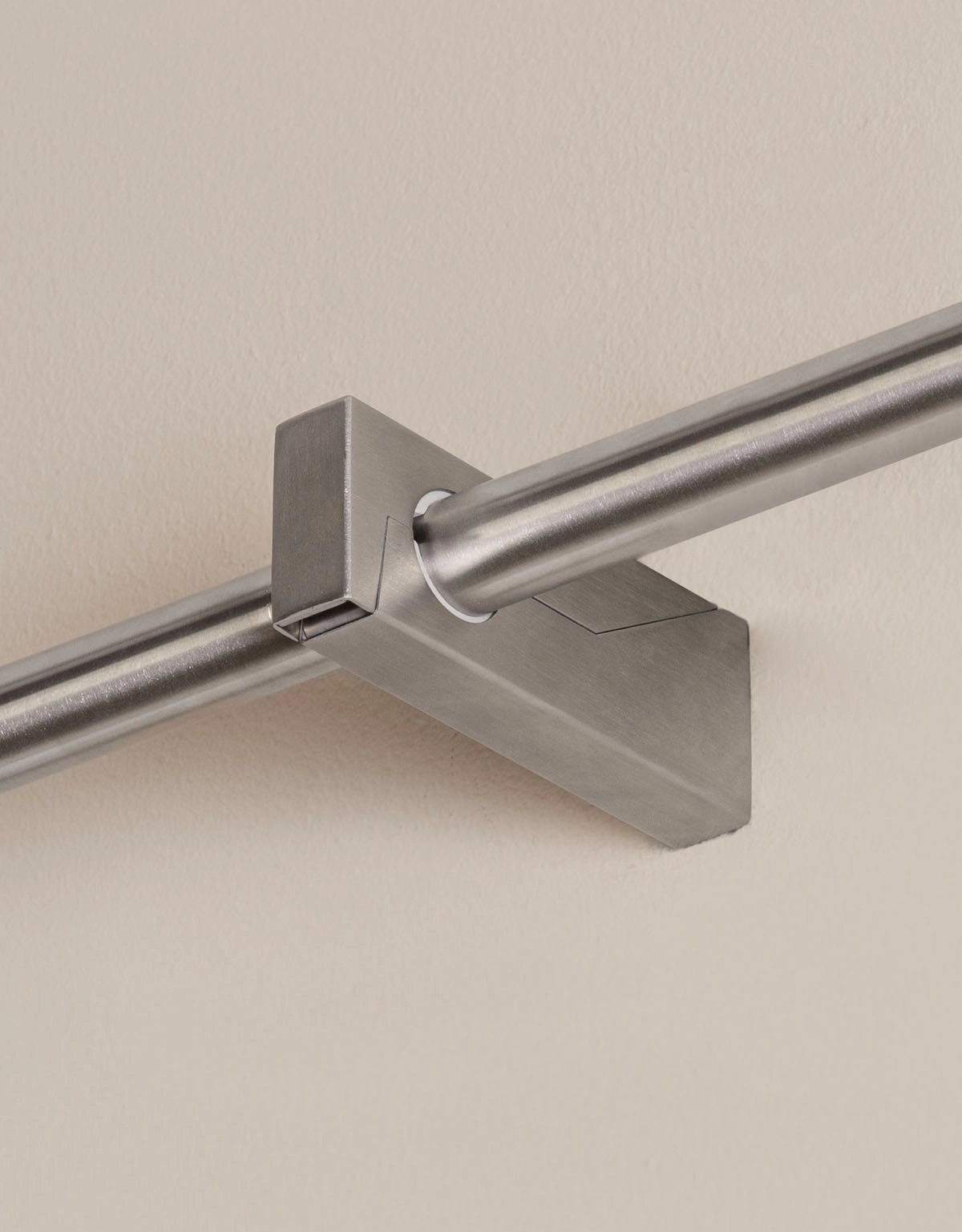 Väggfäste i rostfritt stål till gardinstång