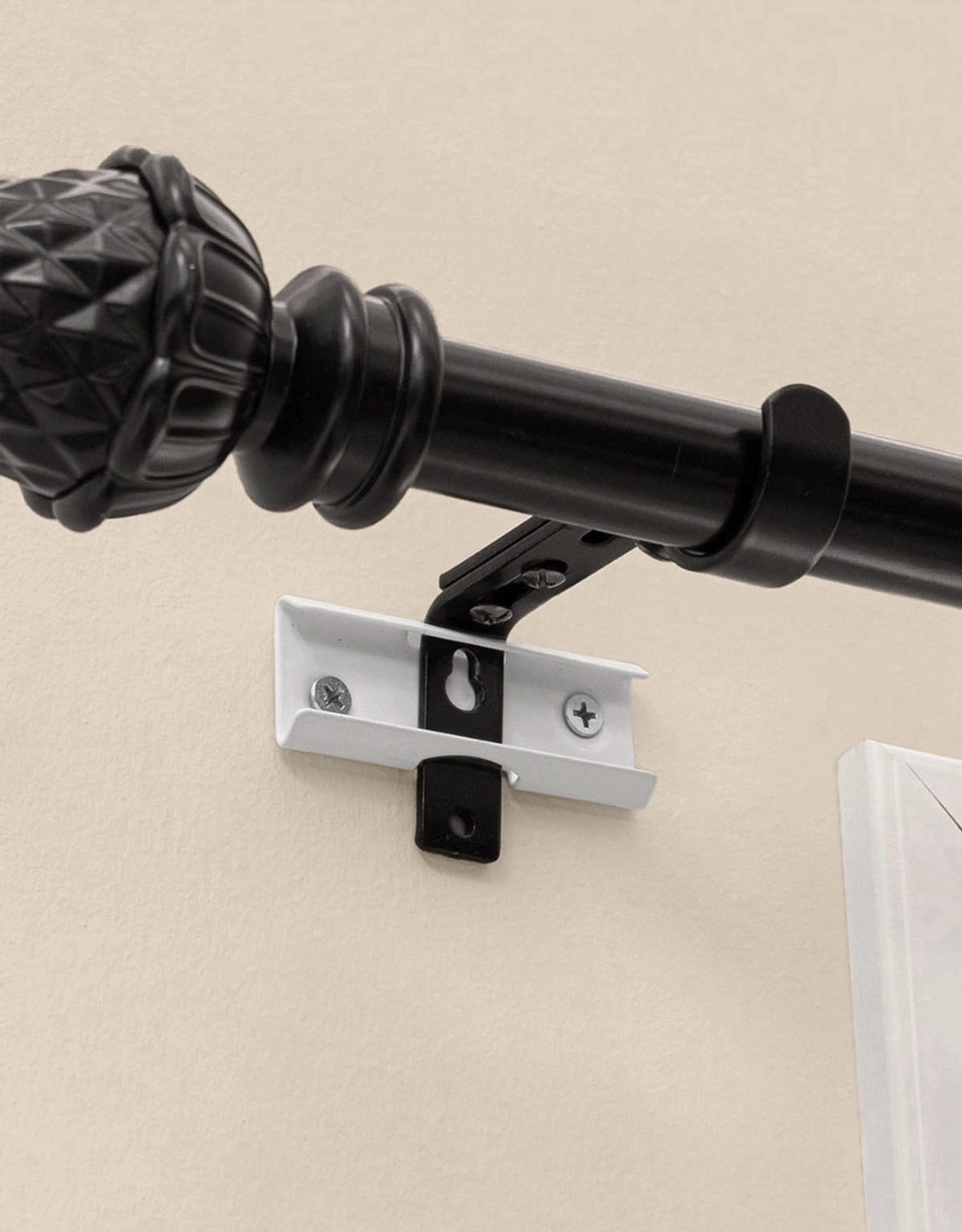 Väggbeslag för gardinstång