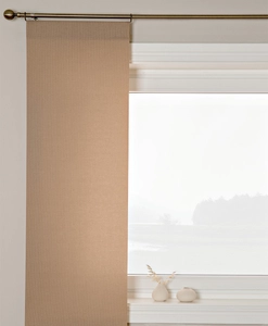 Brun panelgardin med struktur