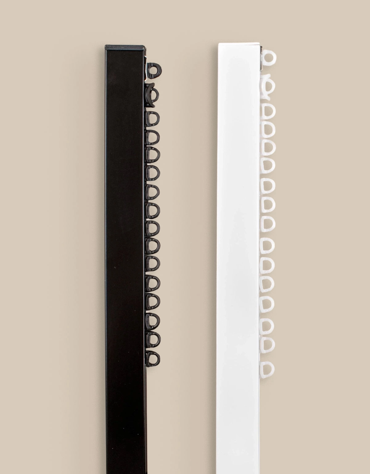 Svart och vit gardinskena Alex